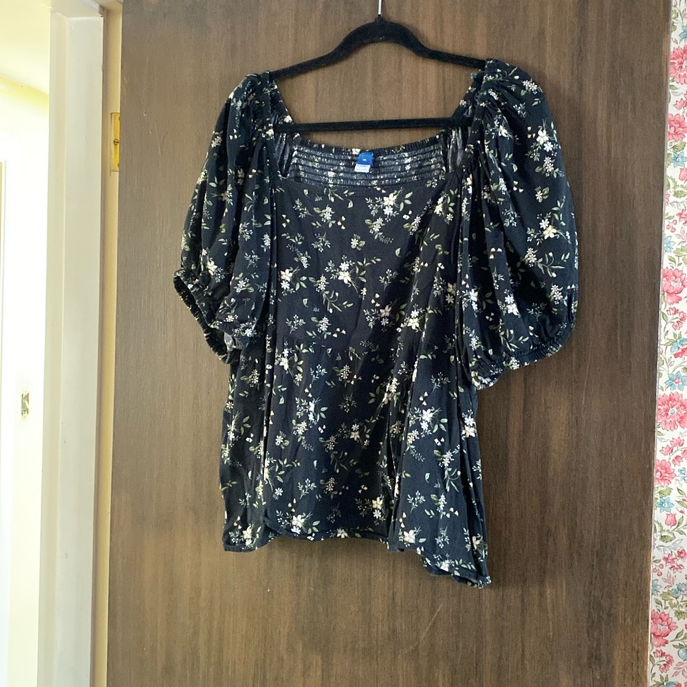 Old Navy XXL black/white floral short sleeve blouse